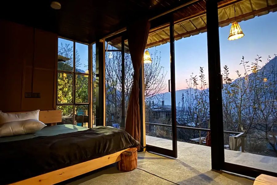 Glasshouse on mountains :  Kyum