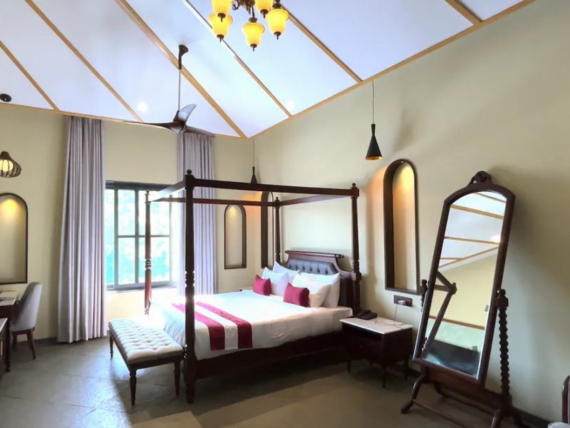 Grand Luxury Estate | Pool Chef and Lush Gardens