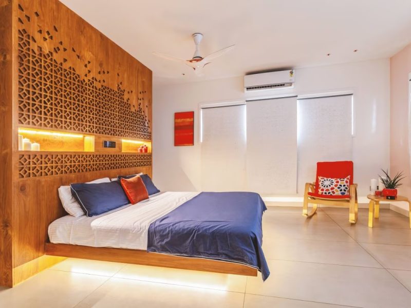Spacious Coastal Haven near Beach