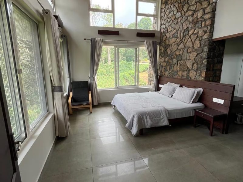 Peaceful Mountain Estate Bungalow in Nature near Munnar